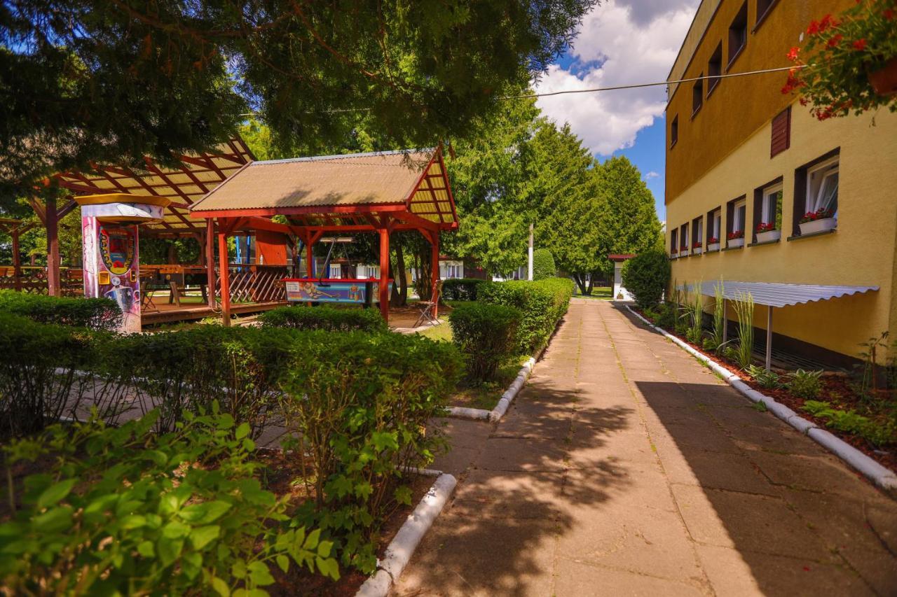 Osrodek Wypoczynkowy Dolomity Hotel Jedwabno Exterior photo